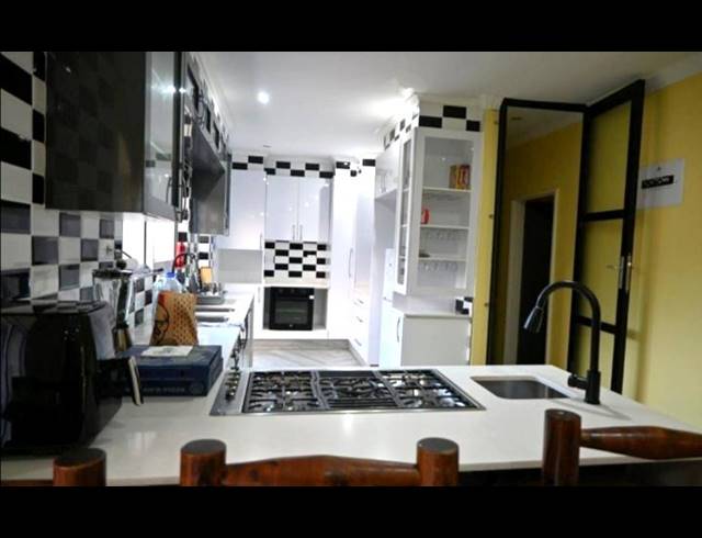 4 BEDROOM HOUSE FOR SALE IN MEER EN SEE